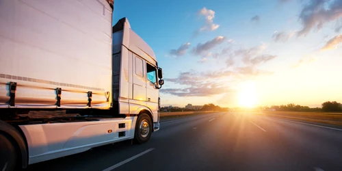 Sistem de tarifare TollRo. Camion pe drum - autostrada - tarife rutiere FOTO Shutterstock