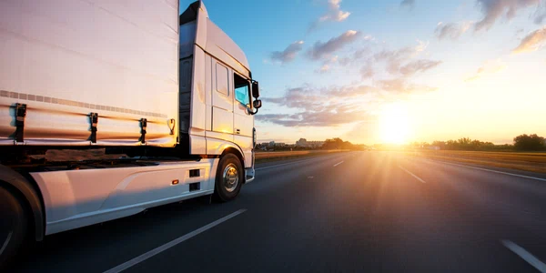 Sistem de tarifare TollRo. Camion pe drum - autostrada - tarife rutiere  FOTO Shutterstock