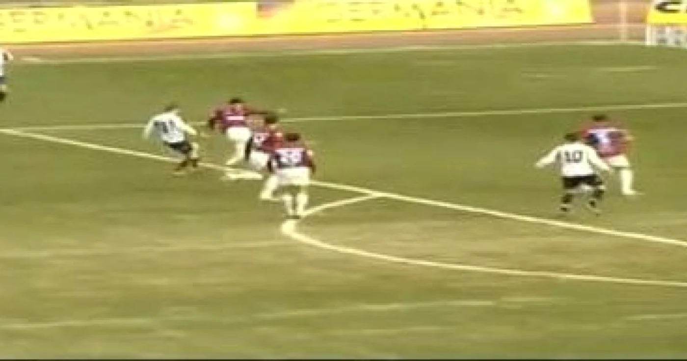 Apărătorul lui Hajduk a şutat de la 16 m