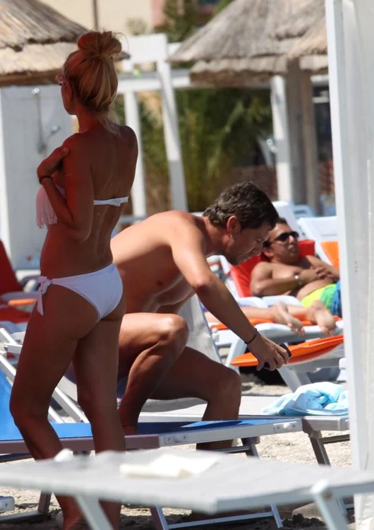 Dana a stat mai mult în picioare