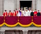 Familia Regalp la balconul Palatului Buckingham