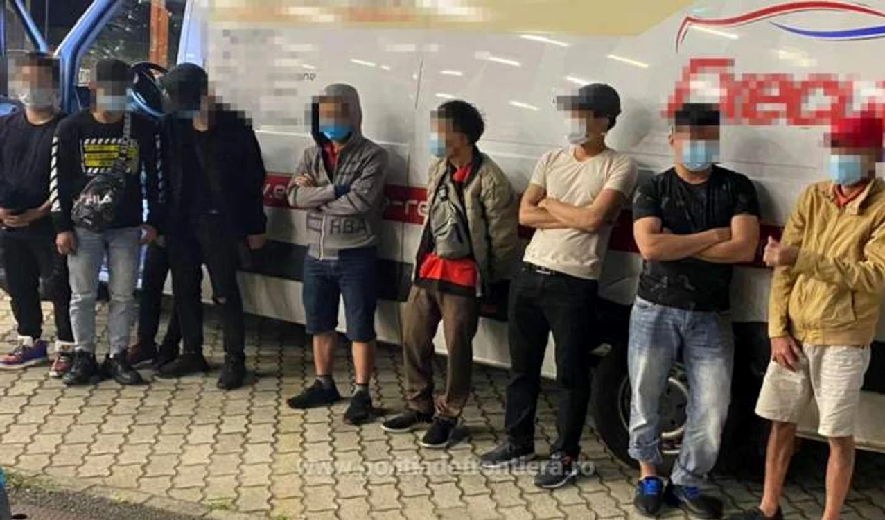 Cei 9 vietnamezi au fost găsiți la Punctul de Trecere a Frontierei Nădlac - NagylakFoto: observatornews.ro
