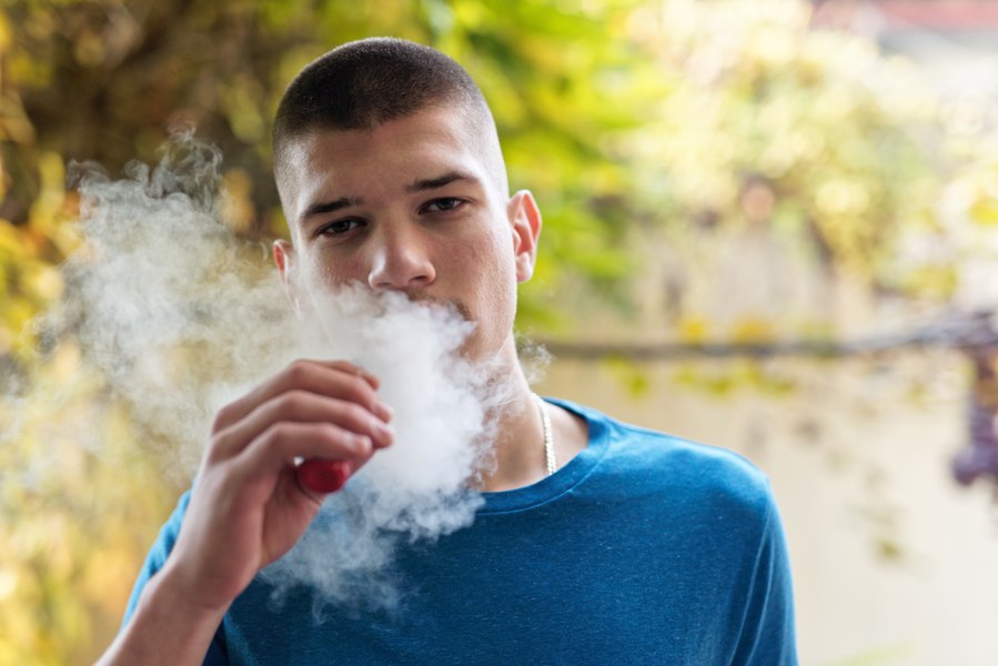 Țigările electronice expun plămânii la metale toxice, chiar și după utilizare pe termen scurt, arată un studiu recent