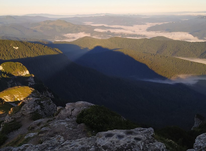 Piramida holografică şi Spectrul Brocken, straniile fenomene ce pot fi văzute în Ceahlău, sălaşul lui Zamolxis FOTO