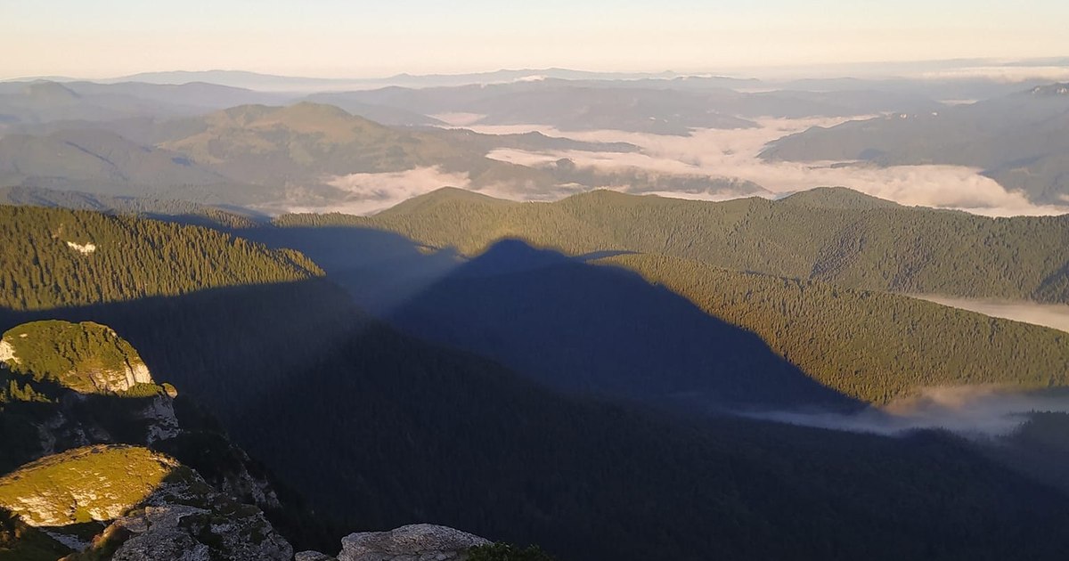 Piramida holografică şi Spectrul Brocken, straniile fenomene ce pot fi văzute în Ceahlău, sălaşul lui Zamolxis FOTO