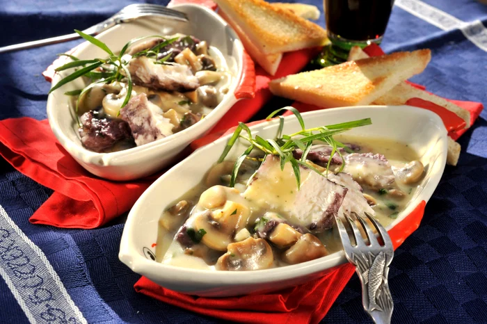 
    Pește cu ciuperci la cuptor  