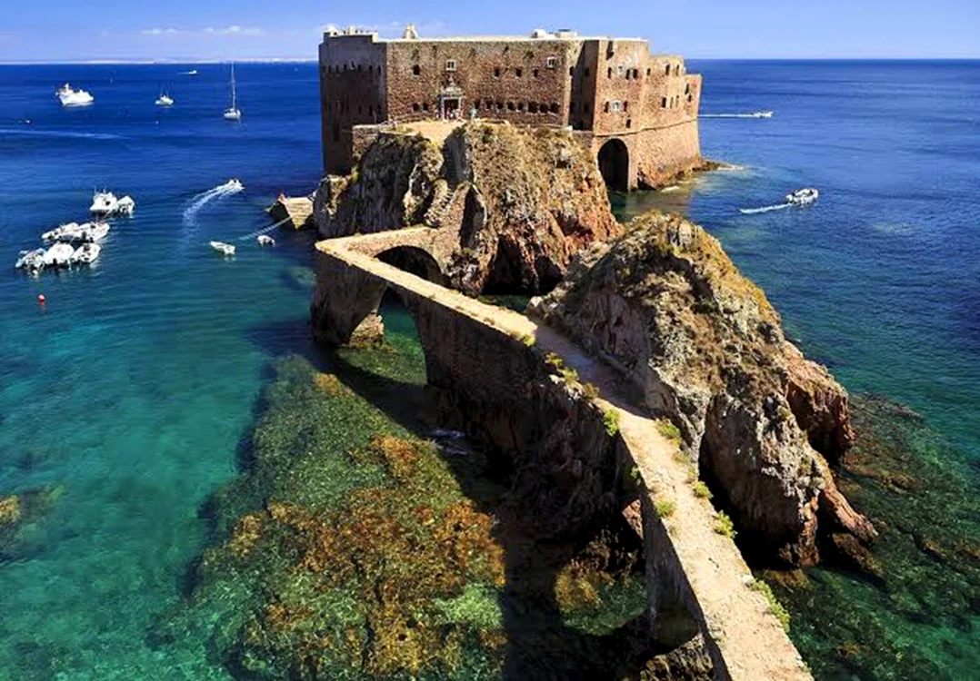 Berlenga Grande, una dintre cele trei insule ale Arhipelagului Berlenga, Portugalia.Foto: X/@Archaeo