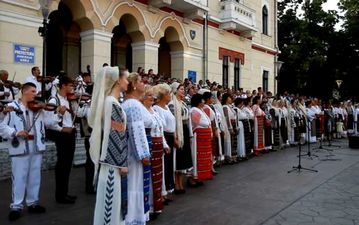 Aproximativ 200 de lăutari au cântat «Mărioară de la Gorj»