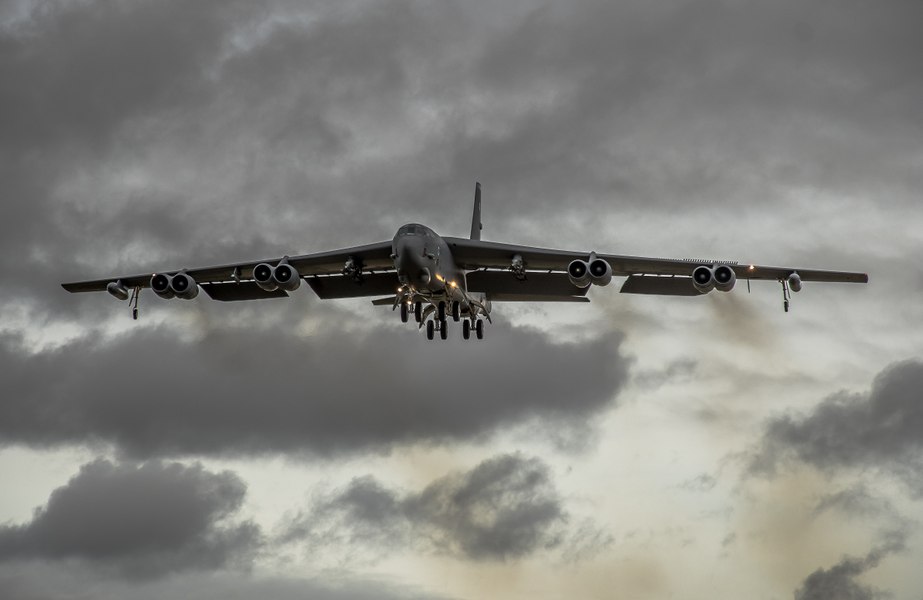 B-52 american trimis aproape de Venezuela, semnal de forță pentru regimul Maduro