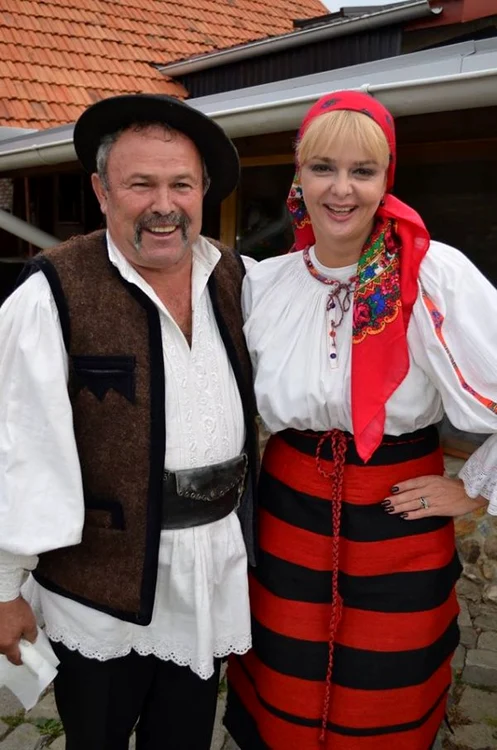 Iuliana Marciuc a imbracat costumul popular la interviul cu Gheorghe Capusan