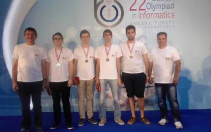 Patru medalii pentru juniori la Balcaniada de informatică    FOTO: edu.ro