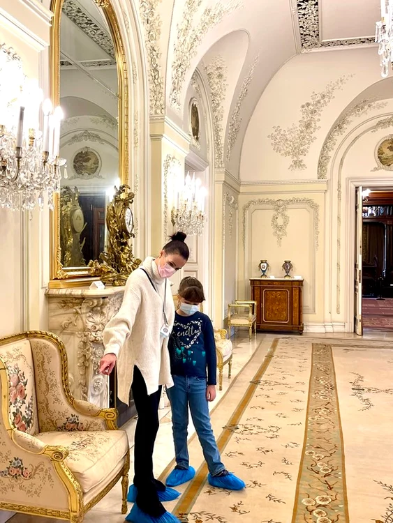 
    La Muzeul Cotroceni  