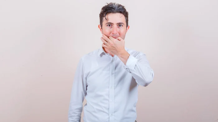 De ce nu e bine sa fluieri in casă? Superstiția care i-a îngrozit pe români / Foto: Freepik