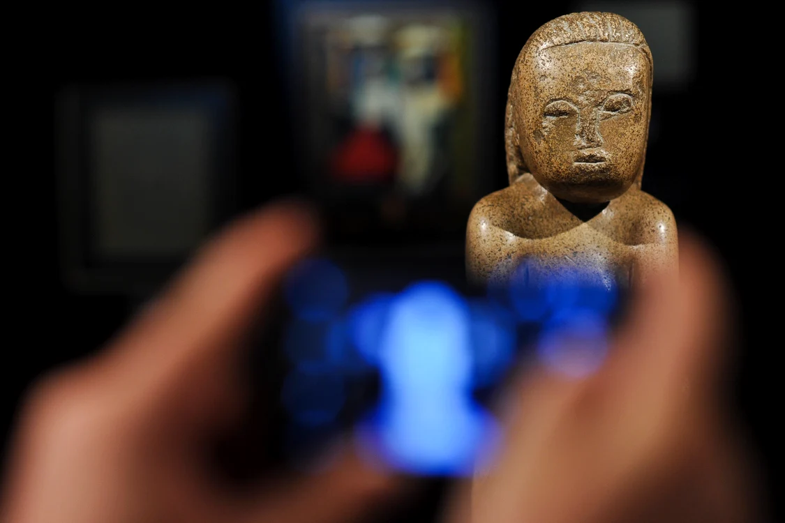 
    Statuia lui Constantin Brâncuși va trebui răscumpărată prin donații, până în septembrie, dacă vrem s-o păstrăm la noi acasă!foto: Mediafax/Octav Ganea  