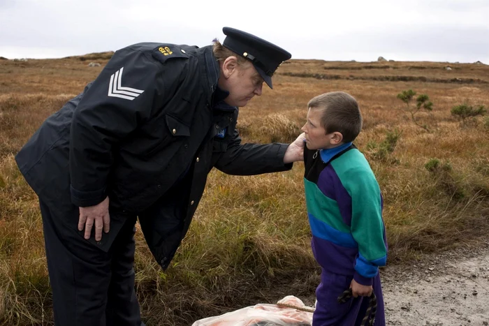 Scenă din filmul „Poliţistul" (The Guard), care va fi proiectat în deschiderea Festivalului Filmului European