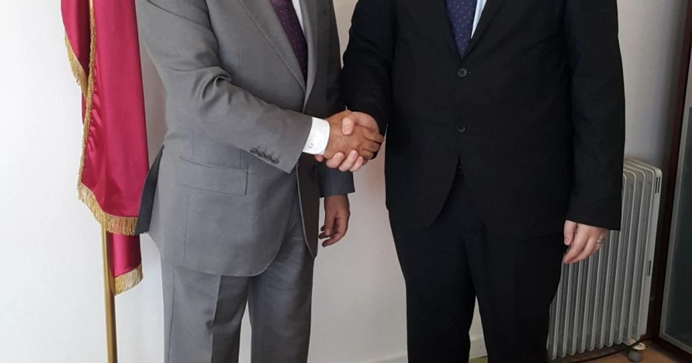 Ambasadorul statului Qatar în România Abdulla Nasser A Alhemaidi şi Ionuţ Cojocaru