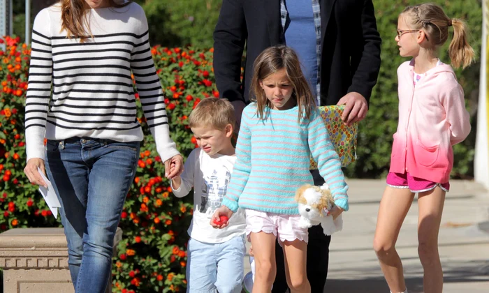 jennifer garner ben affleck kids hepta 2206433 jpg jpeg