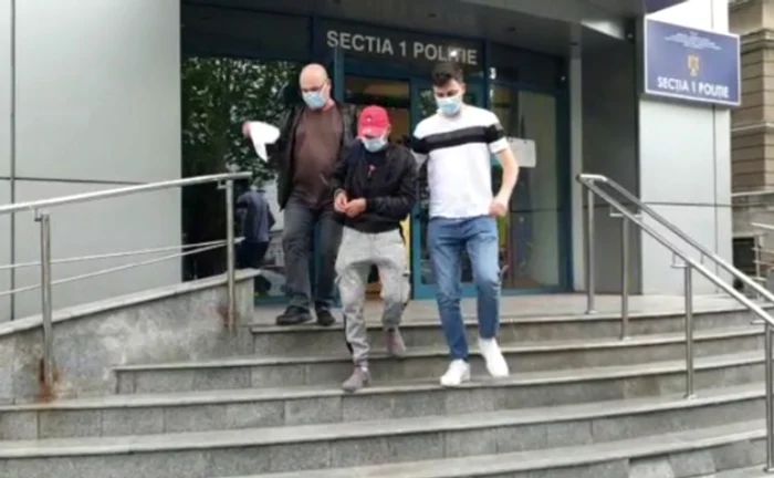 
    Bărbatul, de 31 de ani, acuzat de tâlhărie a fost reținut de polițișii Secției 1  