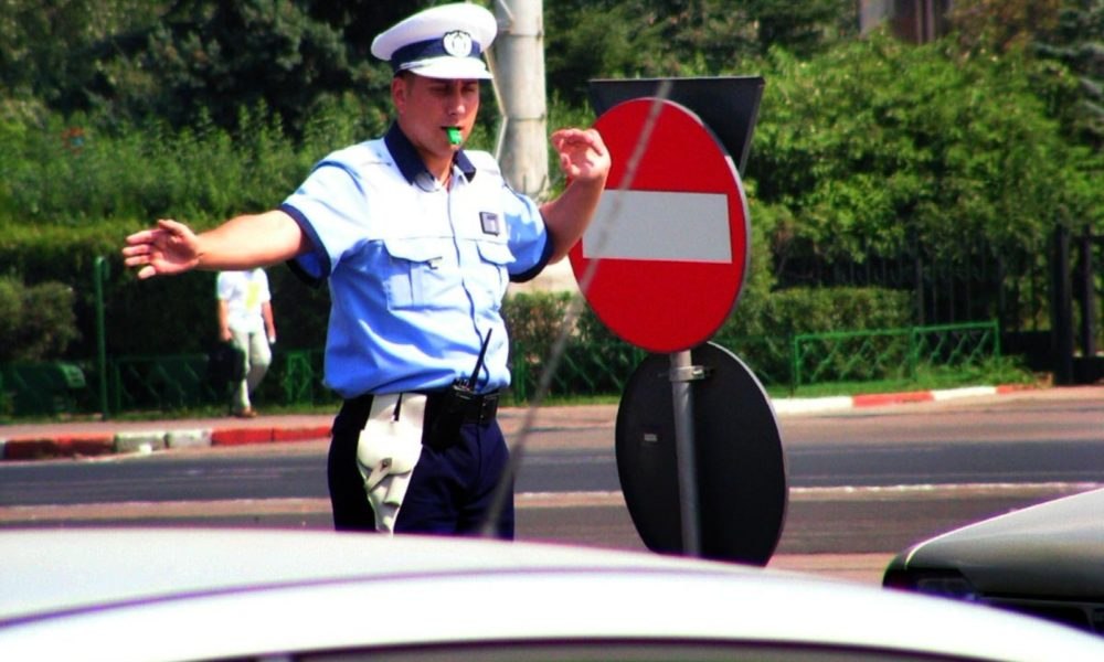 Un autotren care transporta ciment a luat foc în mers pe un drum în Ialomiţa