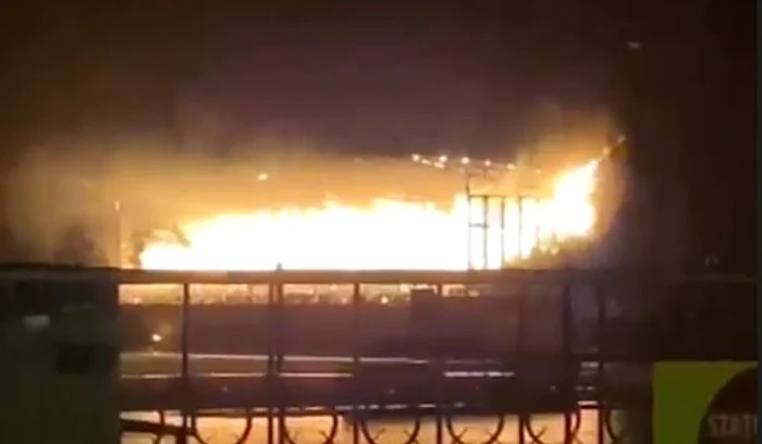 Stadionul din Slobozia a izbucnit în flăcări (FOTO: Captură)