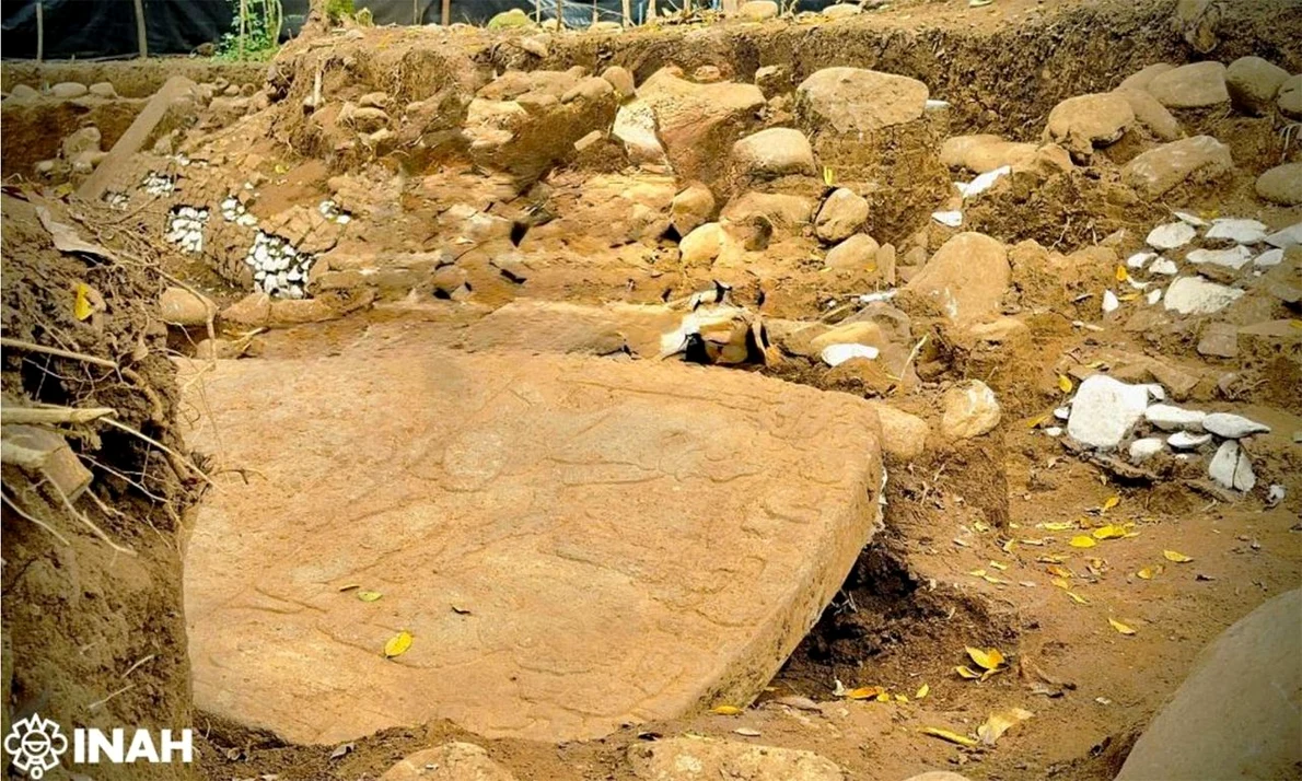 Sculptură monolitică în situl Campo Viejo, în statul Veracruz, din estul Mexicului (© INAH)