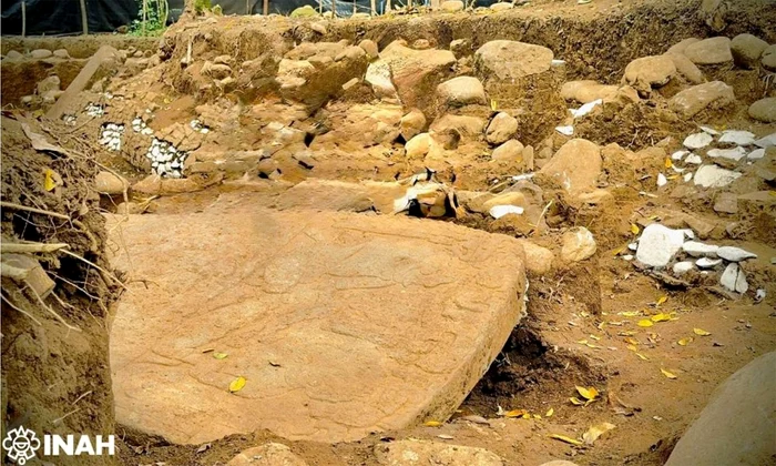 Sculptură monolitică în situl Campo Viejo, în statul Veracruz, din estul Mexicului (© INAH)