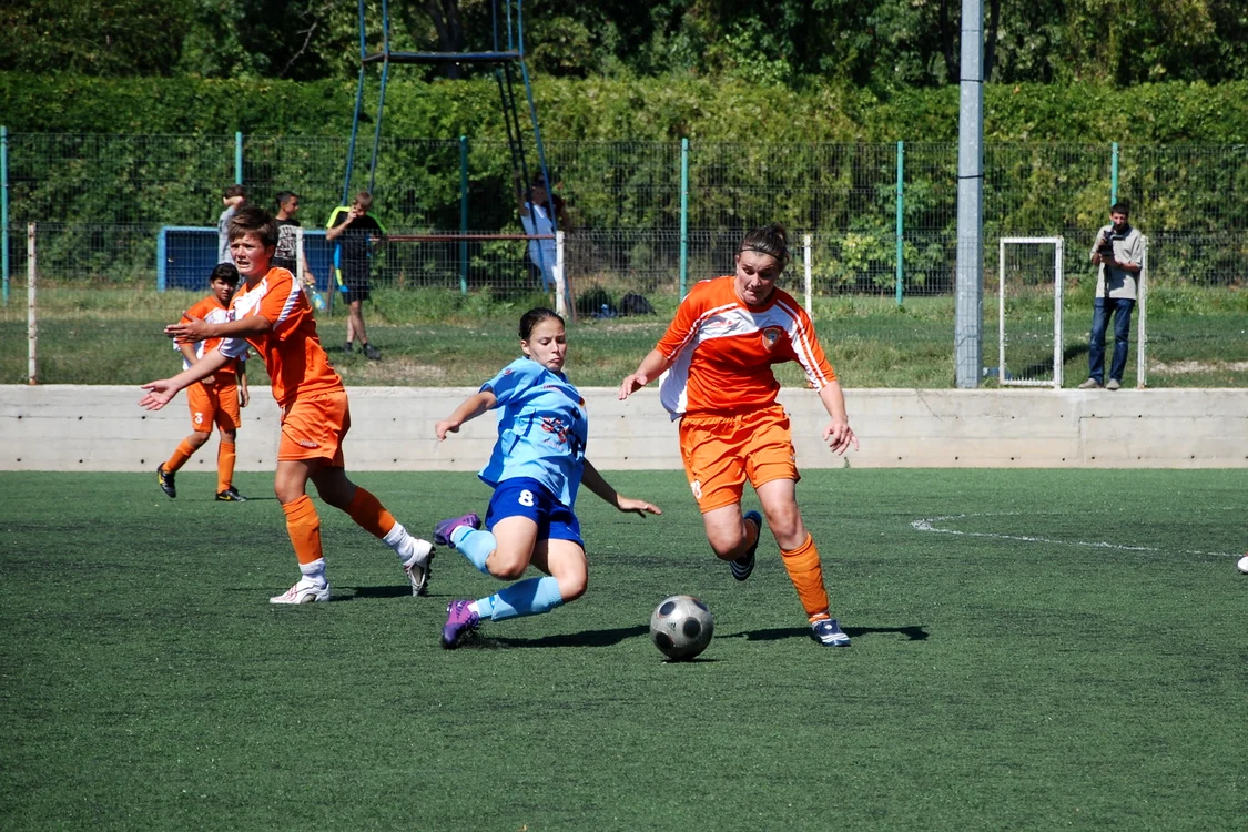 Secvenţă din meciul pentru titlu, între Olimpia Cluj şi FCM Tg Mureş