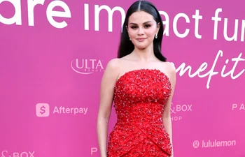 selena gomez rochie rosie prada rare gettyimages jpg