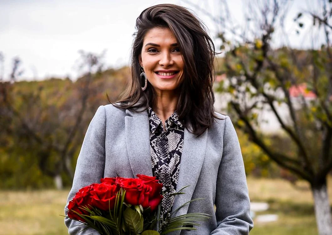 
    Alina Pușcaș filmează în această perioadă pentru serialul ”Fructul oprit”foto: Antena 1  