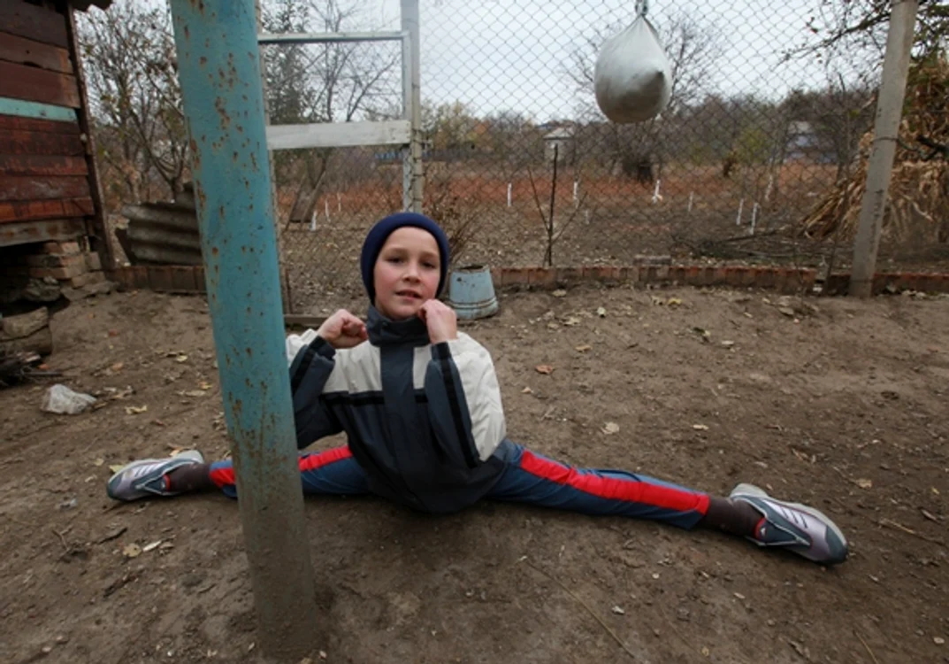 EDUARD BÂZGU Ultimul exercițiu învățat de Radu Baranov junior este șpagatul