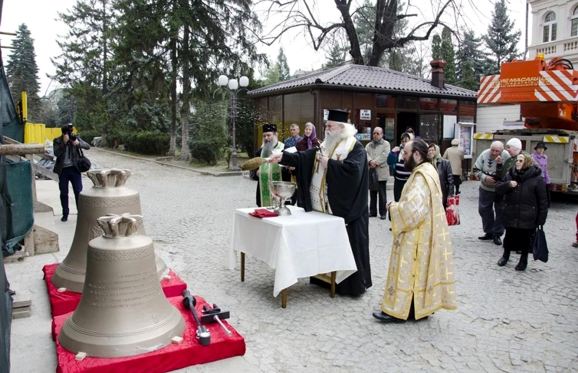 Pe clopotele de la Catedrala Mitropolitană din Iaşi, inaugurate în 2014, nu se regăseşte chipul ÎPS Teofan, mitropolitul MMB FOTO Doxologia.ro