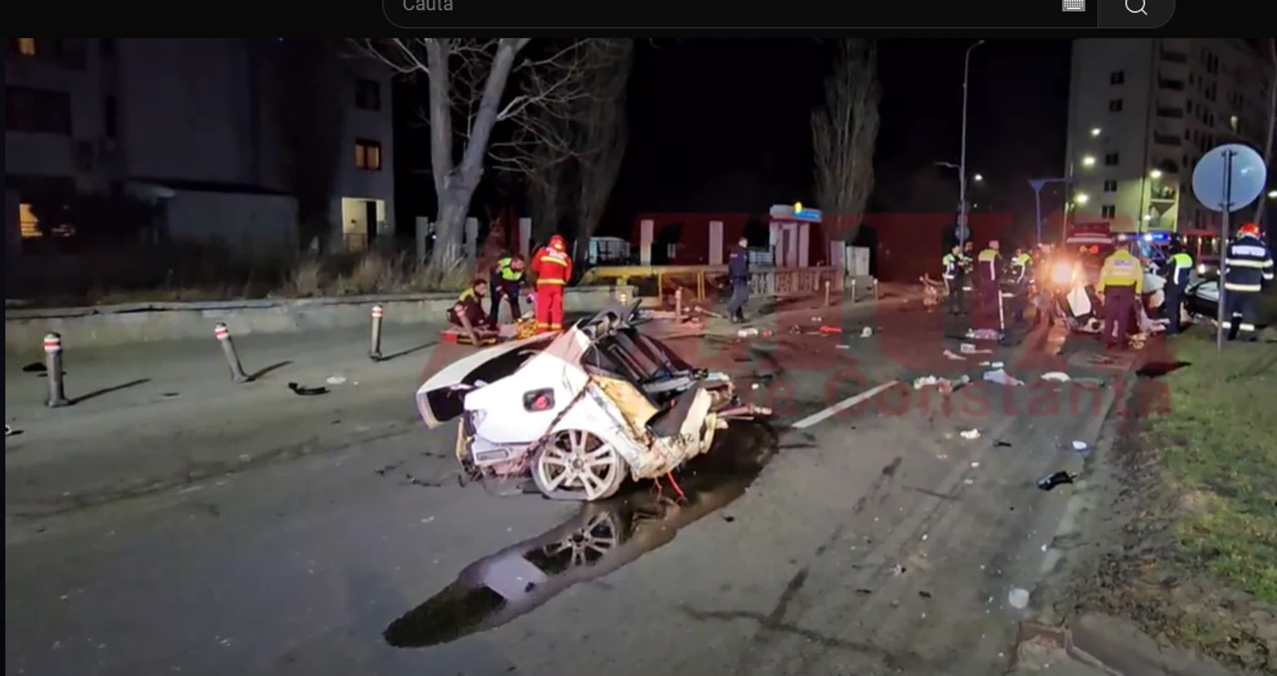 Mașina s-a rupt în două. FOTO captură YouTube Ziua de Constanța.