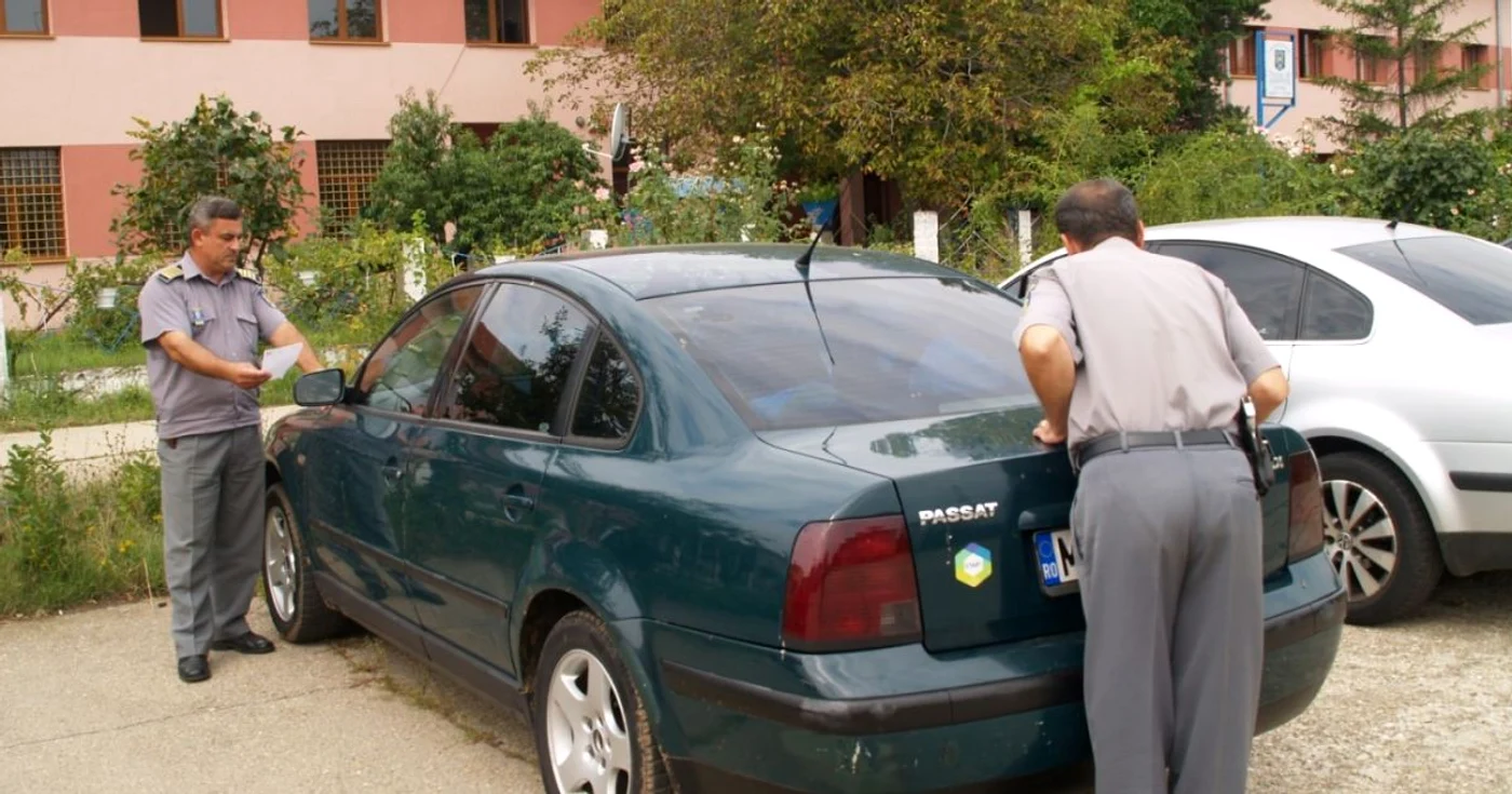 Autoturismul confiscat în Vama Porţile de Fier I FOTO STPF Mehedinţi