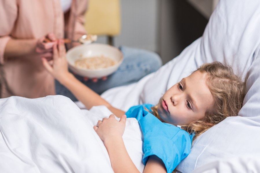 Alertă de toxiinfecție alimentară în Bacău: 36 de copii acuză stări de rău. Planul Roșu de Intervenție, activat