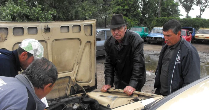 Oamenii se despart cu greu de „primele iubiri“ foto: A. Boştină