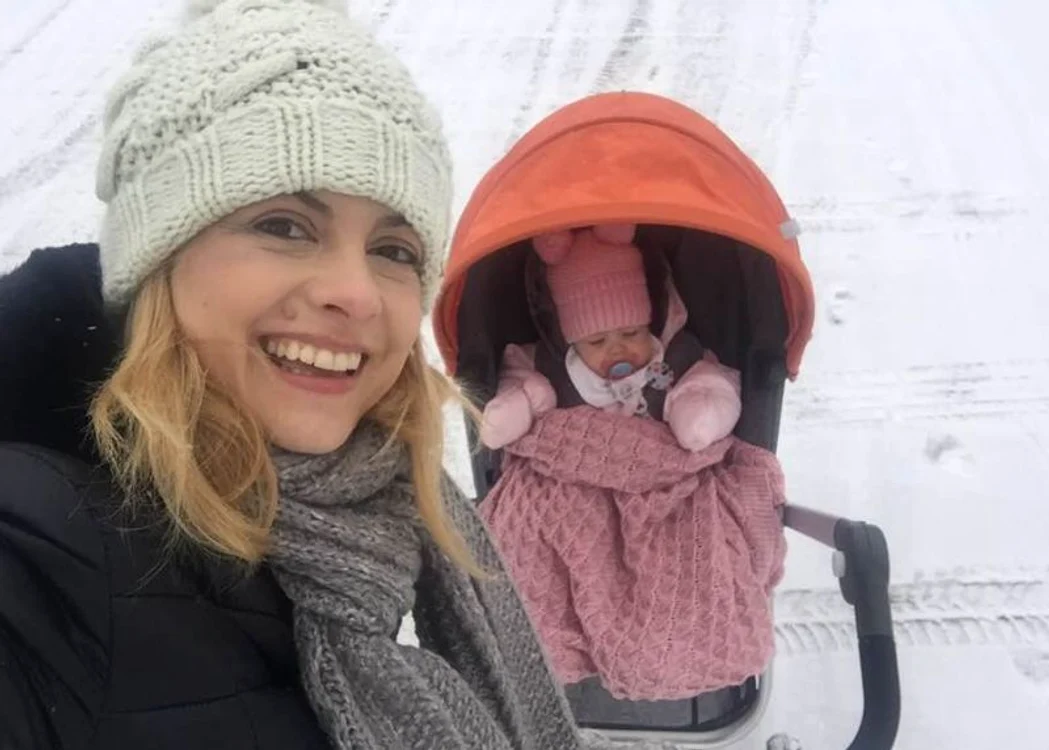 Simona Gherghe şi-a scos mai multe papiloame de pe gâtFoto: arhivă personală