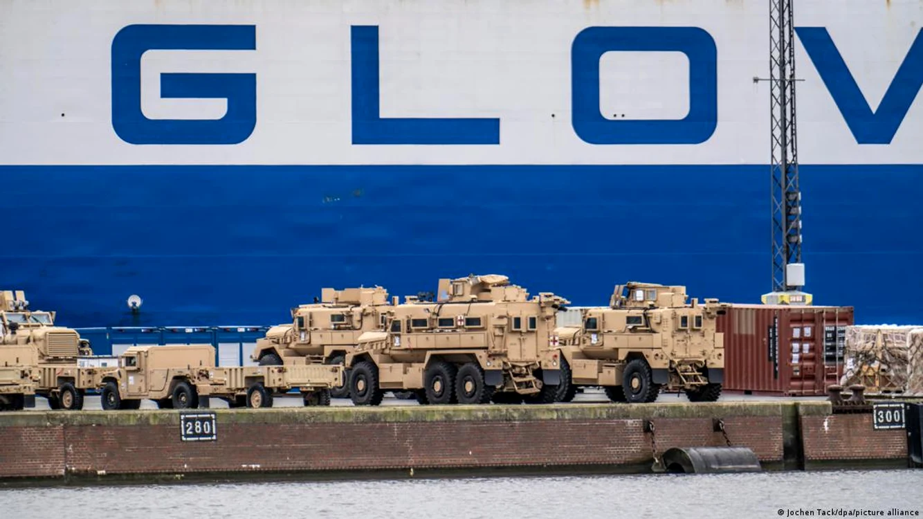 Vehicule militare americane la Bremerhaven în nordul Germaniei, pregătite pentru Ucraina
