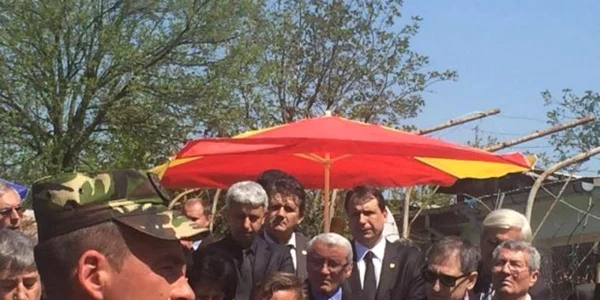 Dan Diaconescua  fost preznet la înmormântarea tatălui  