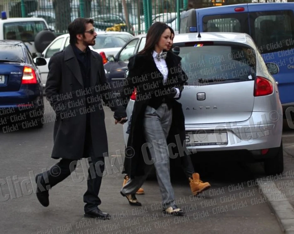 
    Andreea Marin şi Tuncay Ozturk la serviciul Emigrări (Foto: Mihai Ionescu)  