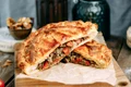 Placinta cu carne  Sursa foto shutterstock 1872742510 jpg