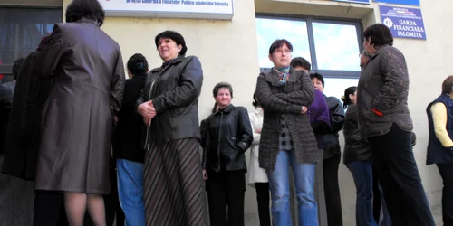 Bugetarii nemulţumiţi au făcut o grevă spontană  foto: A. Boştină