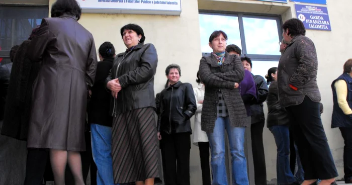 Bugetarii nemulţumiţi au făcut o grevă spontană foto: A. Boştină