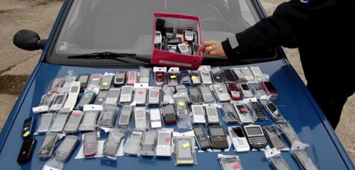 Comercianţii nu au putut dovedi că au achiziţionat legal cele peste o sută de telefoane