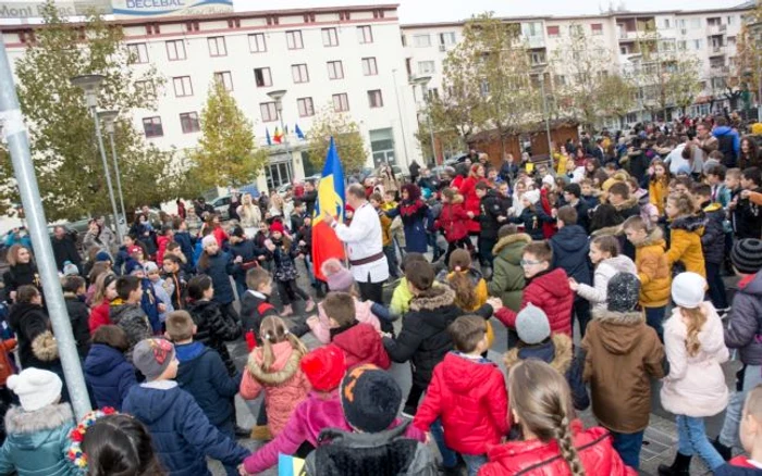 Ziua Naţională a României, sărbătorită la Şcoala Gimnazială din Bacău