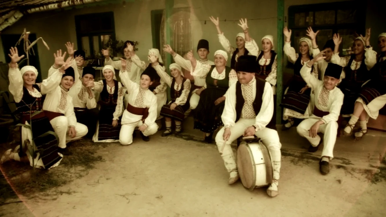 O parte din videoclip s-a filmat în curtea bunicii de la Văleni FOTO zdob-si-zdub.com