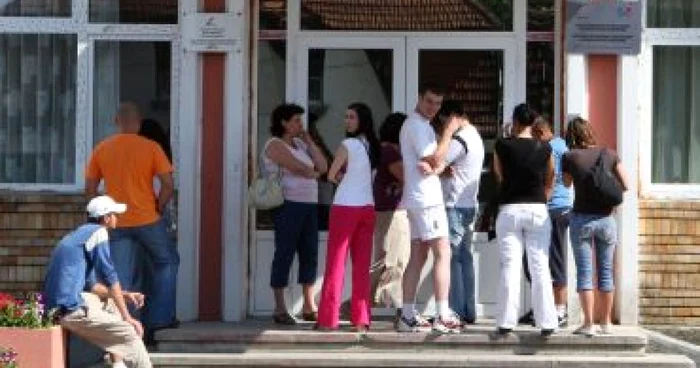 Braşov: Coadă la depunerea contestaţiilor pentru BAC
