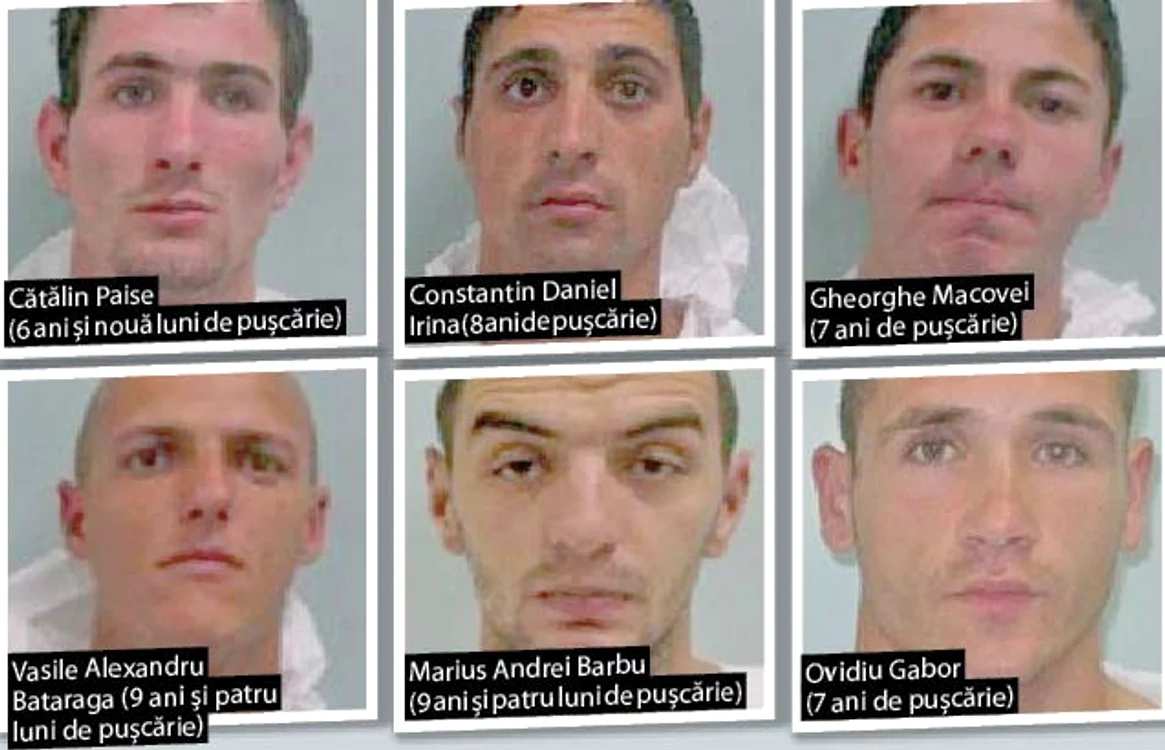 Furau bijuteriile din vitrine  purtând pe faţă măşti care îi  protejau de gazul lacrimogen, lansat spre ei de sistemele de securitate