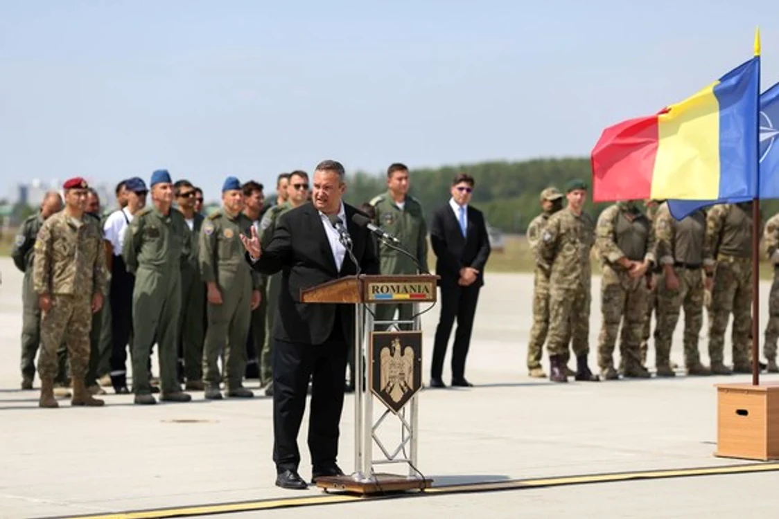 
    Autoritățile române s-au felicitat între ele Sursa foto: INQUAM PHOTOS/Sabin Cîrstoveanu  