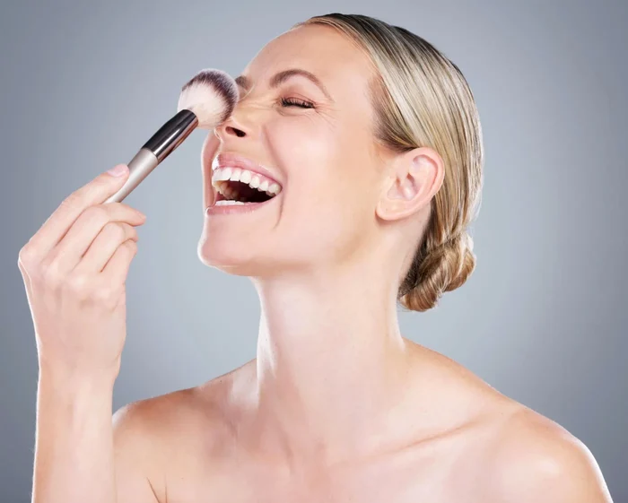 Patru trucuri de machiaj pe care e musai să le știi. 