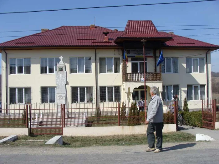 Primăria din Tetoiu al cărei primar, Gheorghe Popa, s-a spânzurat
